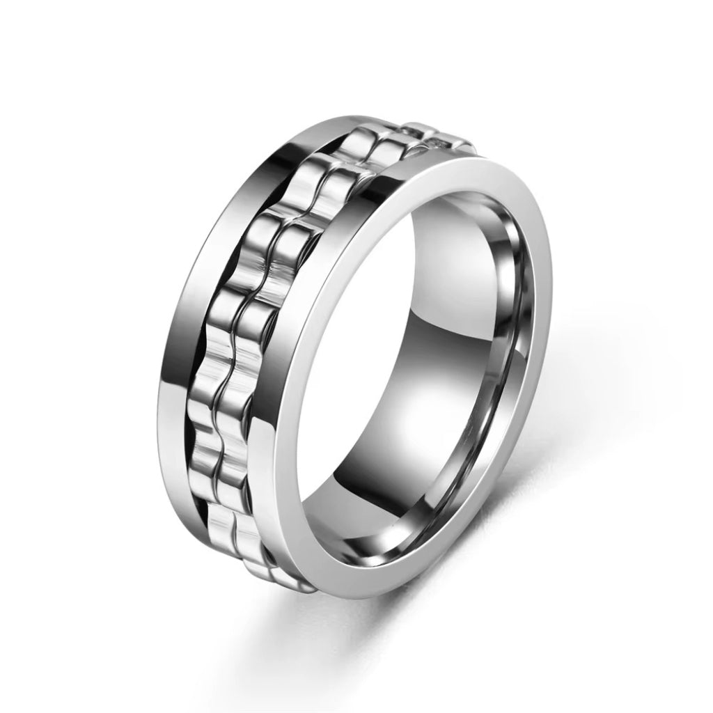 Anel masculino prateado giratório modelo Rovato Spinner em aço inox polido em fundo branco