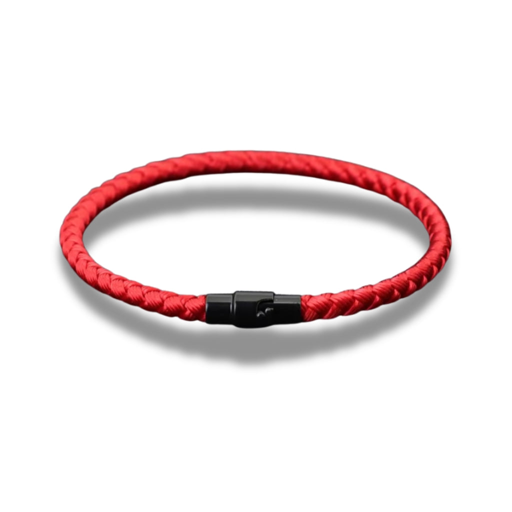Pulseira de corda vermelha masculina modelo Nemi Red da Classiatti com fecho preto em fundo branco