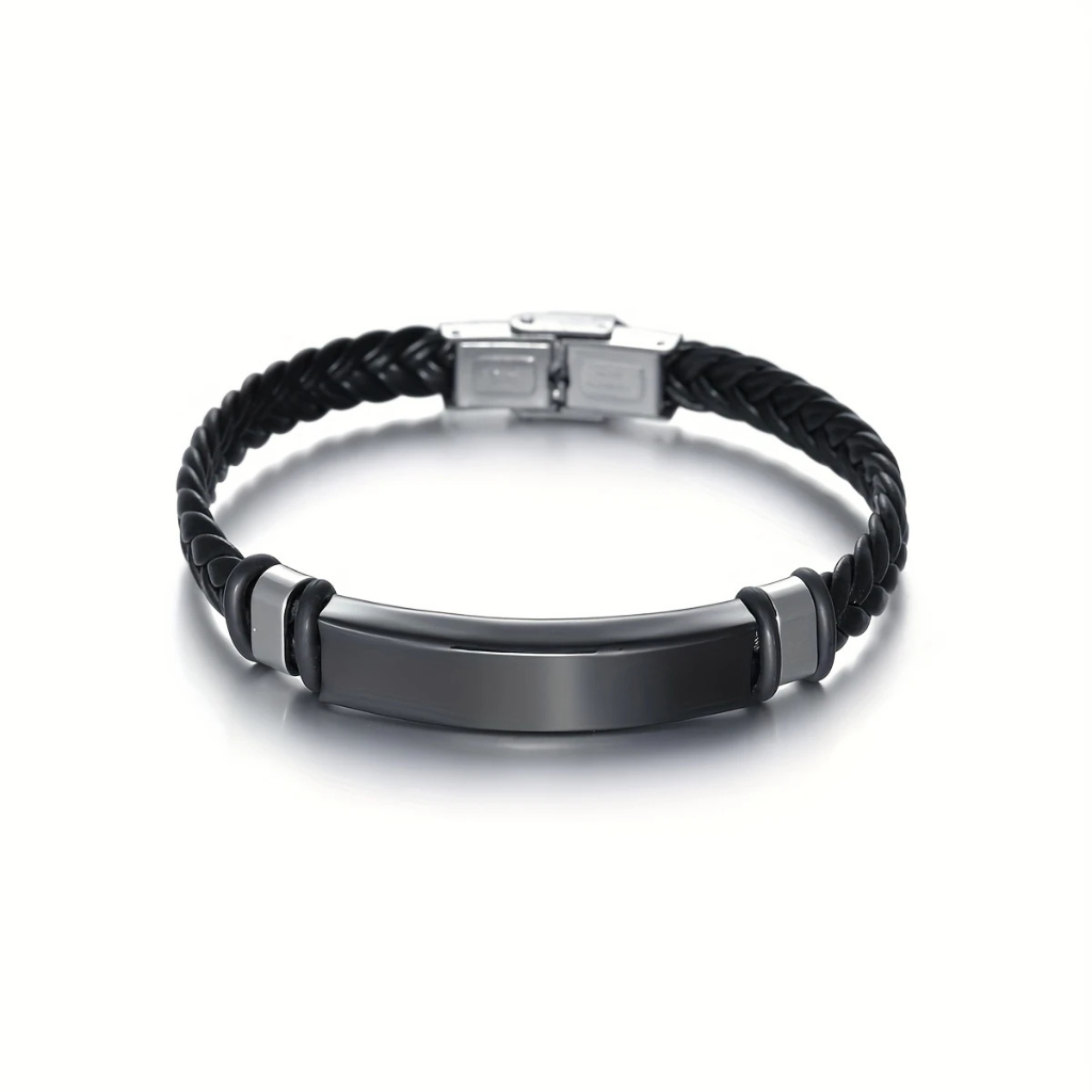 Pulseira masculina de couro trançado preto modelo Feltre com placa central de aço All Black.