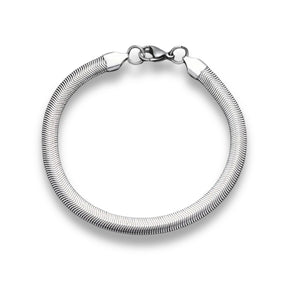 Pulseira masculina prateada modelo Serpari com malha fita (snake) achatada.