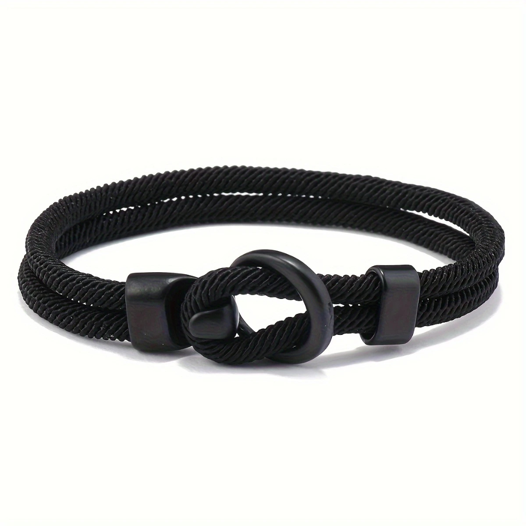 Pulseira masculina de corda preta trançada modelo String Black com fecho de argola escuro.