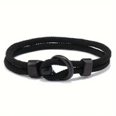 Pulseira masculina de corda preta trançada modelo String Black com fecho de argola escuro.